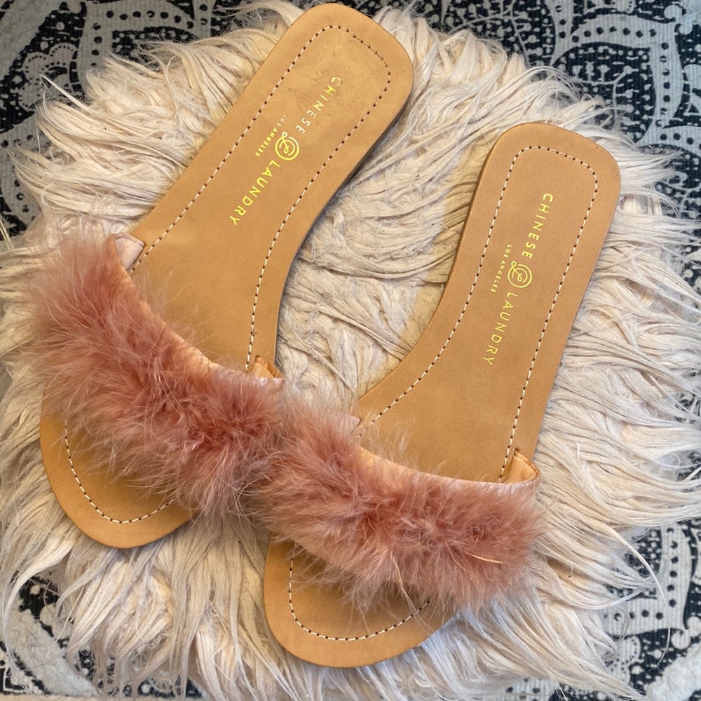 Size 8 Chinese Laundry Los Angeles slides tan base and soft Pink goose feathers.